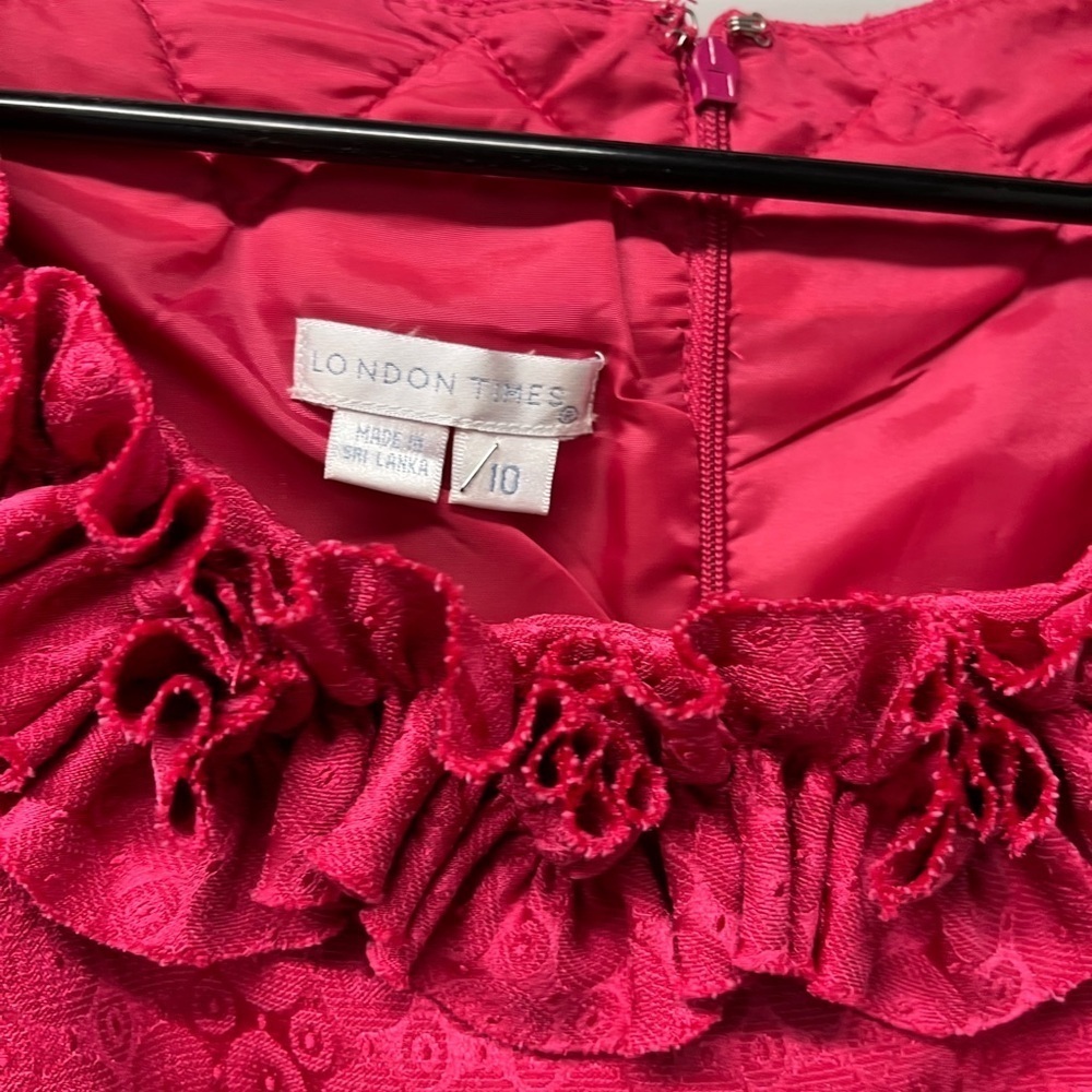 London Times Elegant Red Sleeveless Dress with Floral Accents Size 10 - Picture 7 of 7